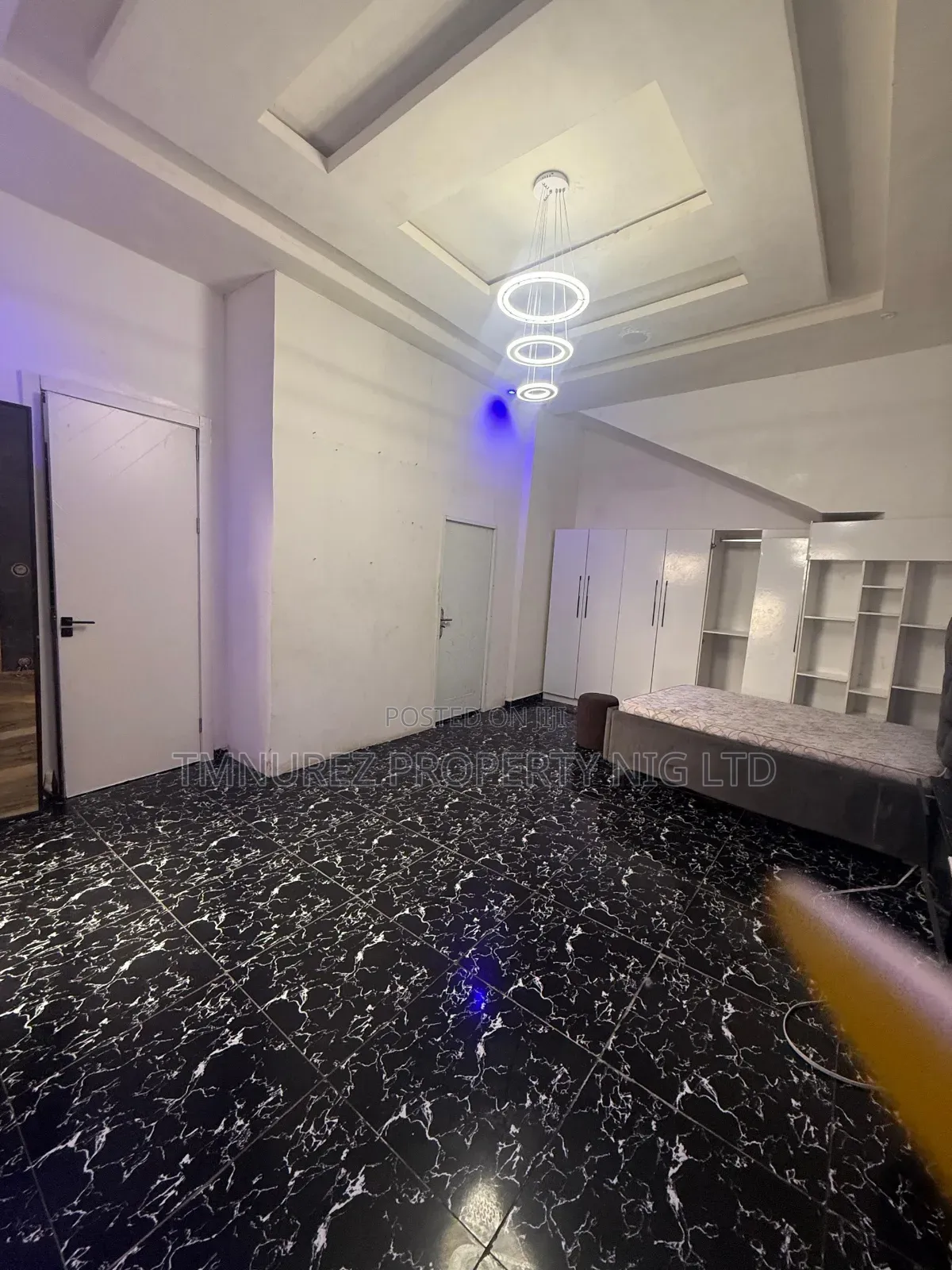 Studio Apartment in Chevron for rent