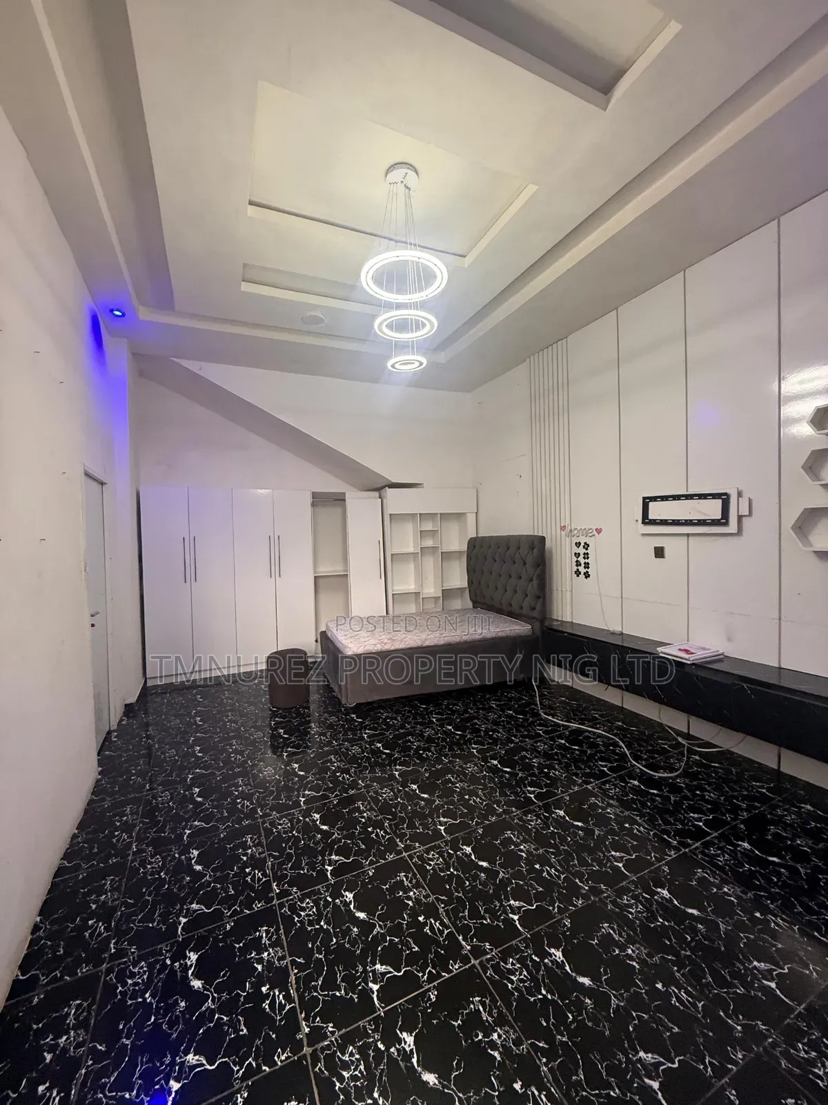 Studio Apartment in Chevron for rent