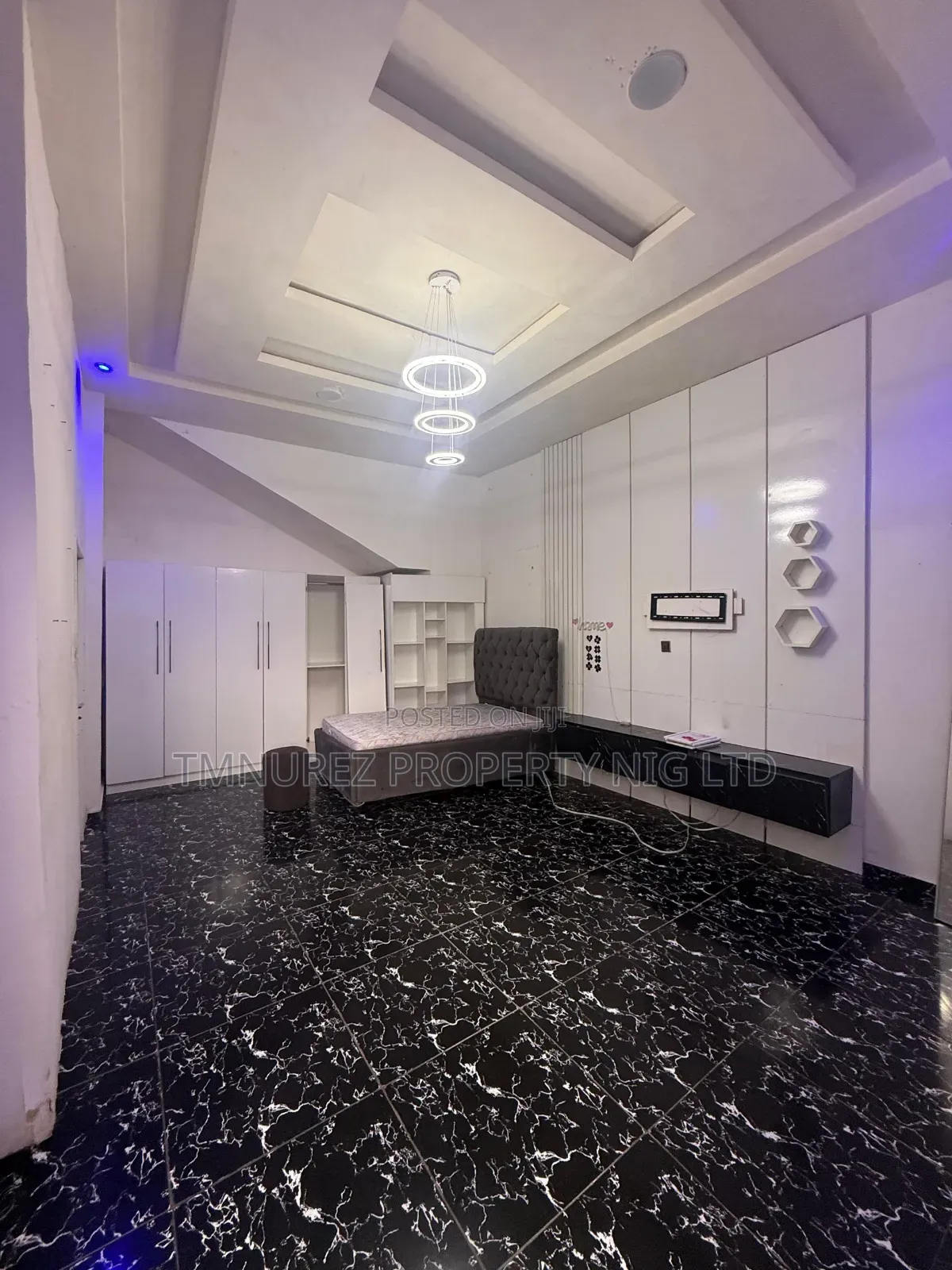 Studio Apartment in Chevron for rent