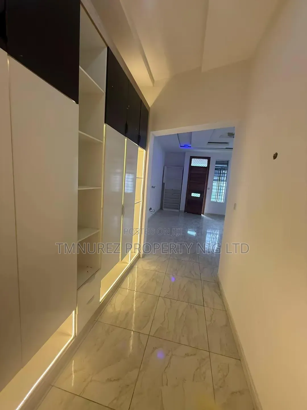 Studio Apartment in Chevron for rent