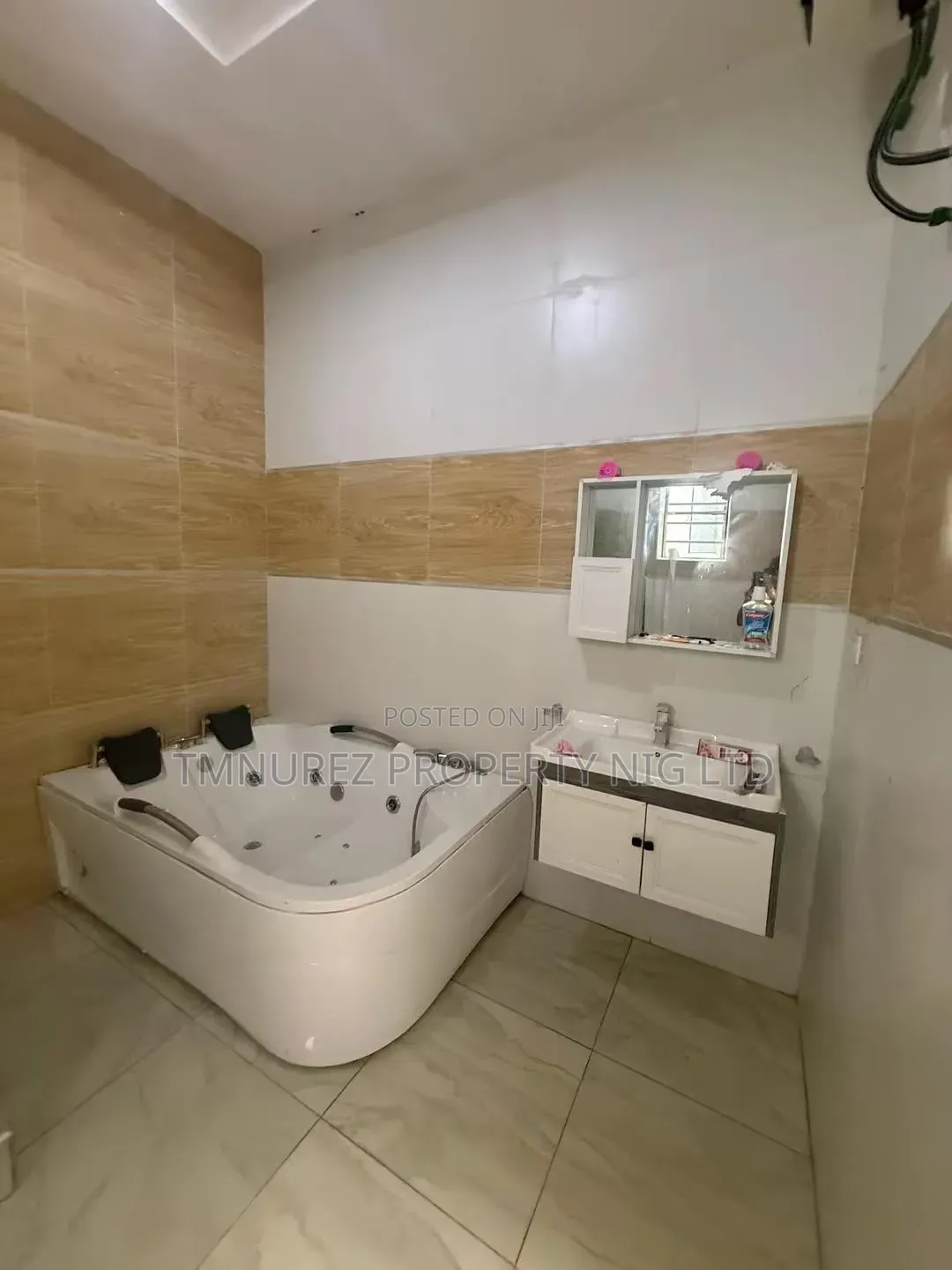 Studio Apartment in Chevron for rent