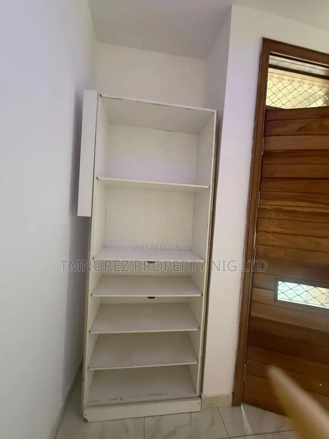 Studio Apartment in Chevron for rent