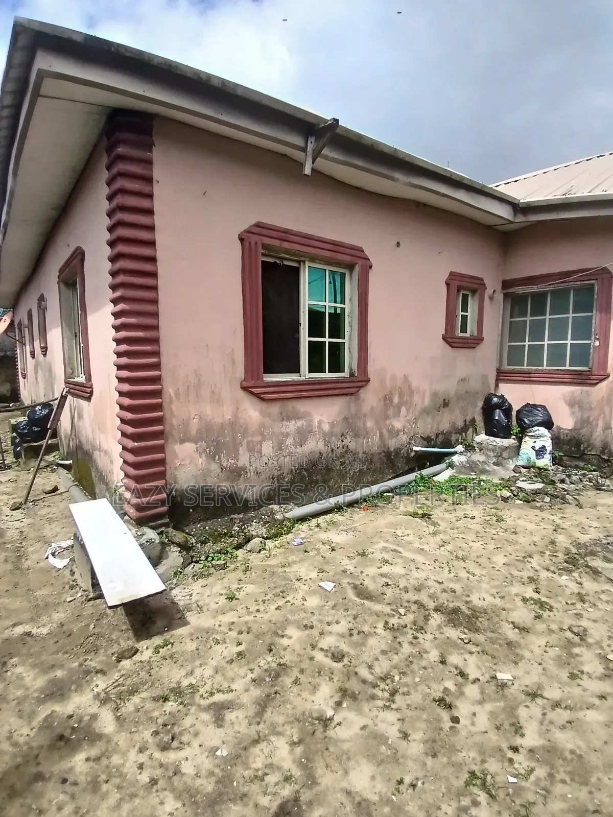 4bdrm Bungalow in Idowu Estate, Ado / Ajah for sale