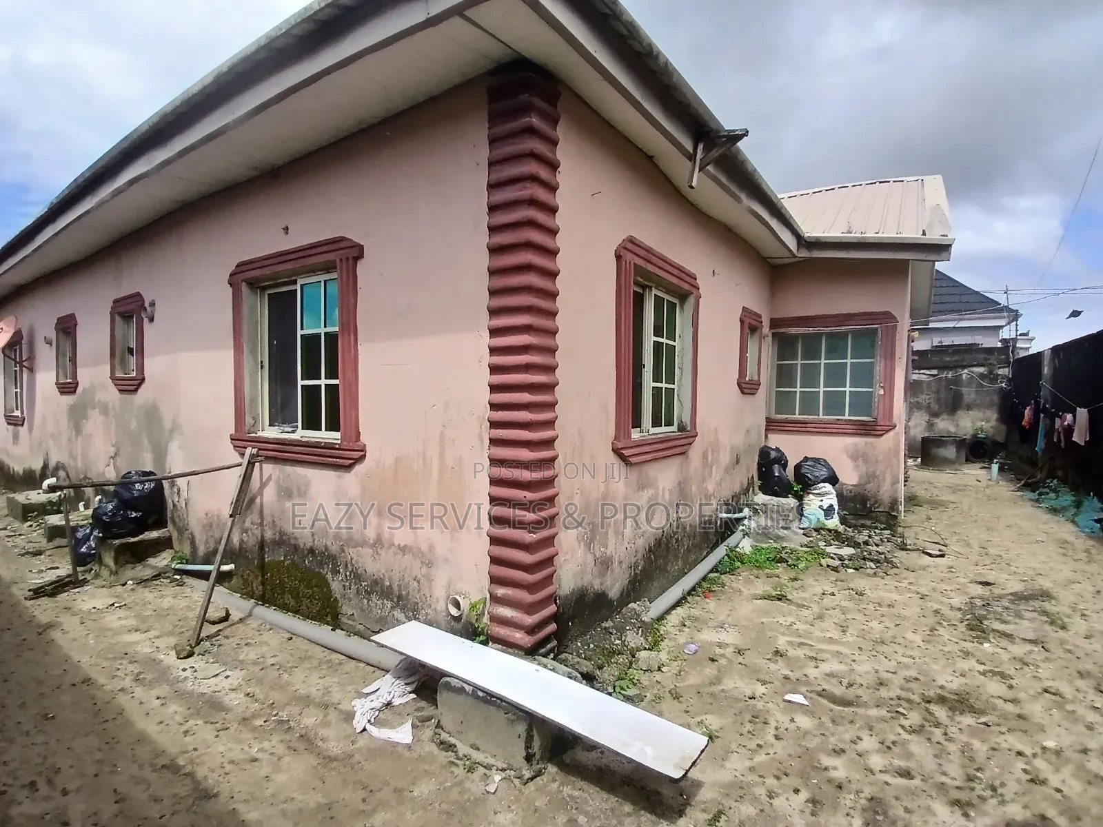 4bdrm Bungalow in Idowu Estate, Ado / Ajah for sale