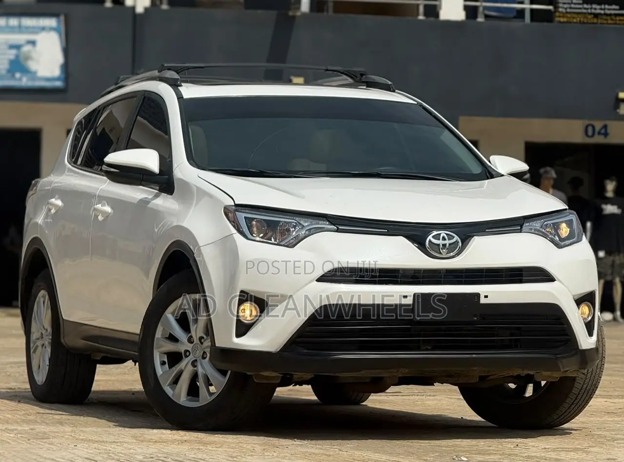 Toyota RAV4 XLE 4dr SUV (2.5L 4cyl 6A) 2014 White