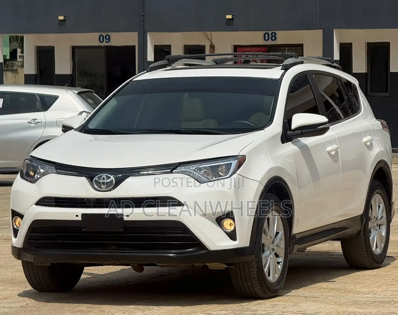 Toyota RAV4 XLE 4dr SUV (2.5L 4cyl 6A) 2014 White