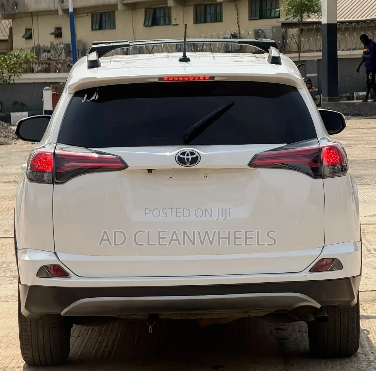 Toyota RAV4 XLE 4dr SUV (2.5L 4cyl 6A) 2014 White