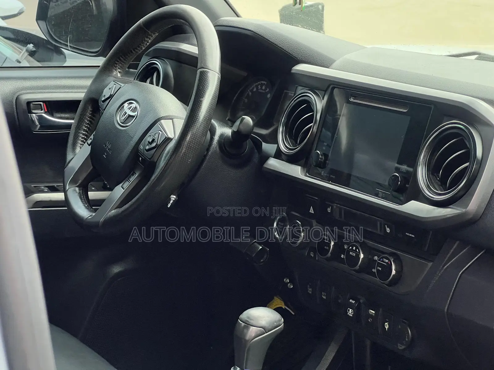 Toyota Tacoma SR5 2018 Silver