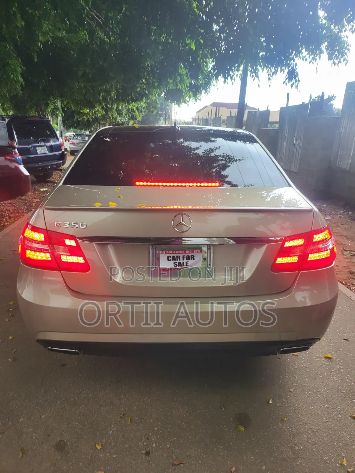 Mercedes-Benz E350 2013 Gold