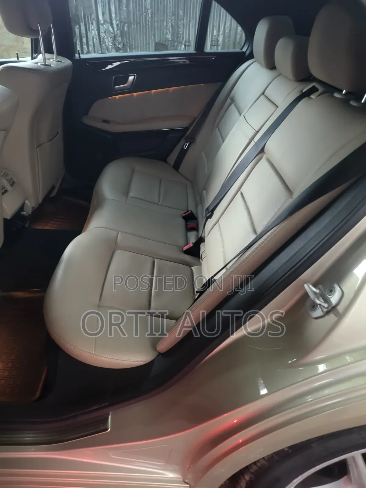 Mercedes-Benz E350 2013 Gold