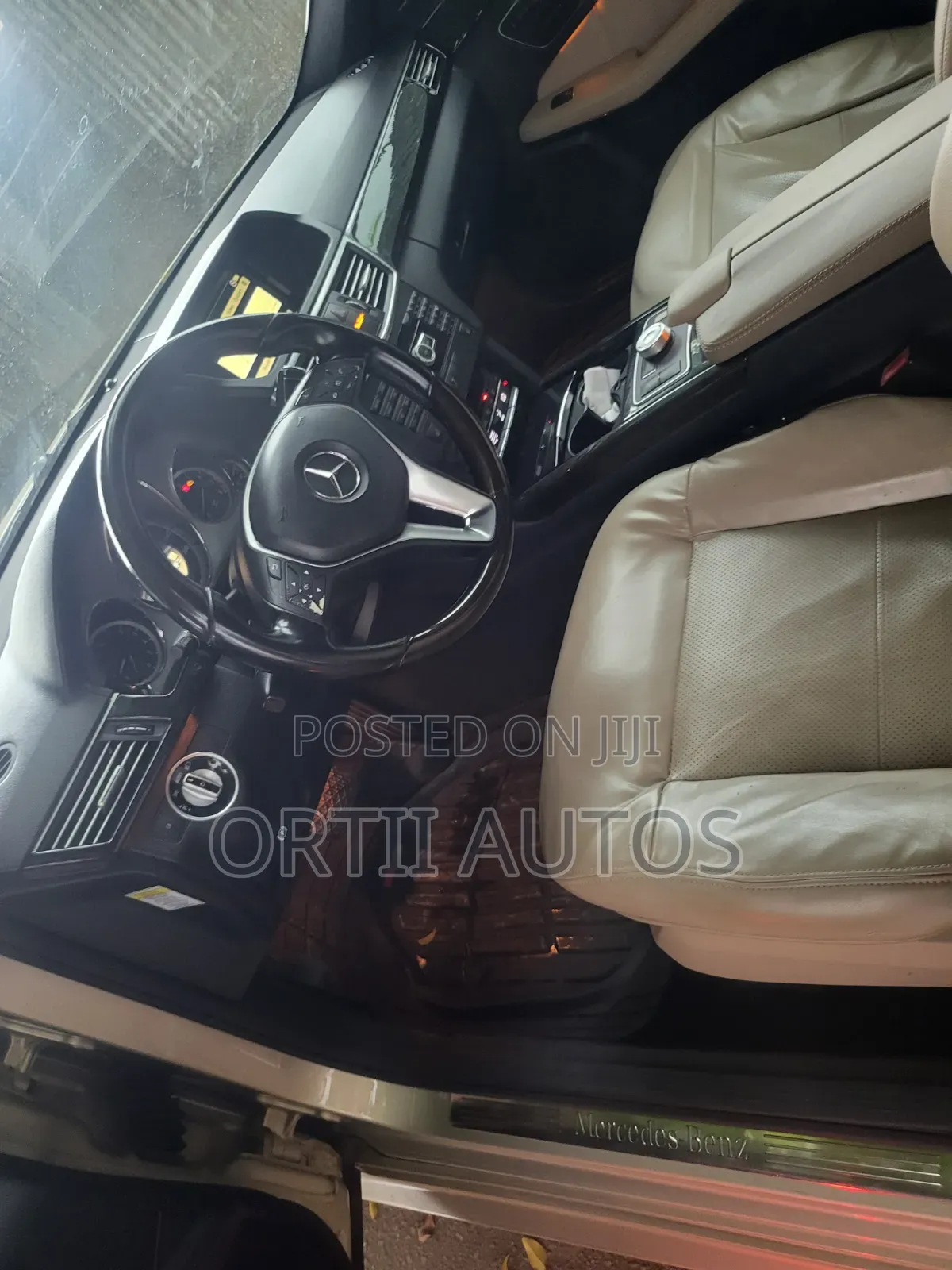 Mercedes-Benz E350 2013 Gold