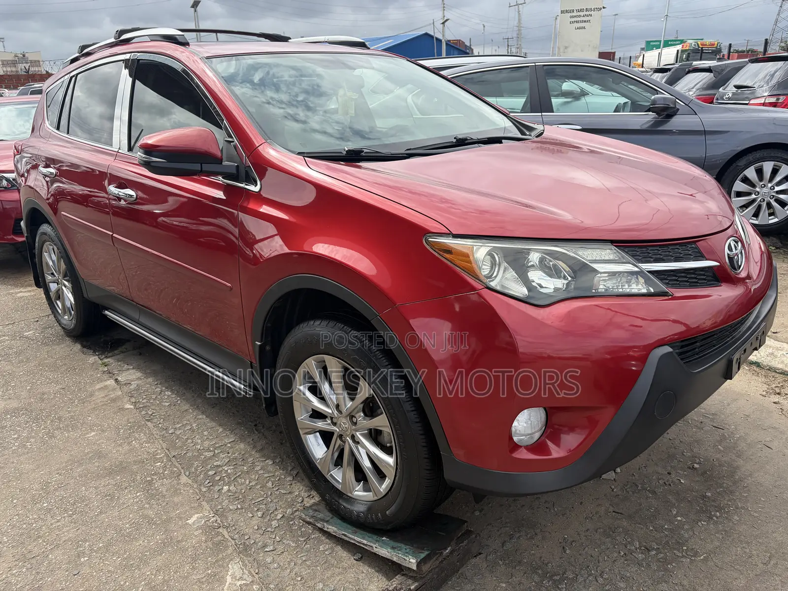 Toyota RAV4 XLE 4dr SUV (2.5L 4cyl 6A) 2014 Red