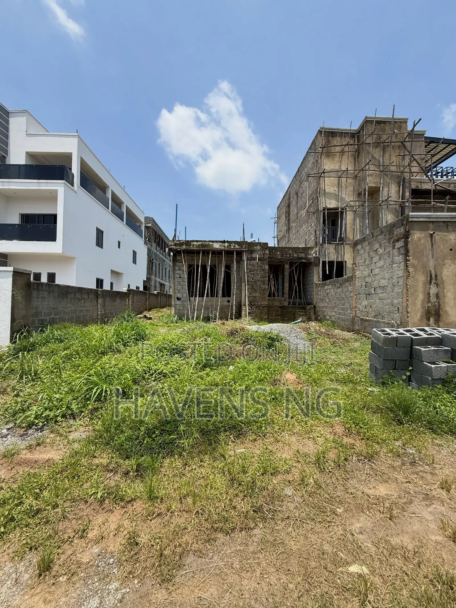 4bdrm Duplex in Life Camp for sale