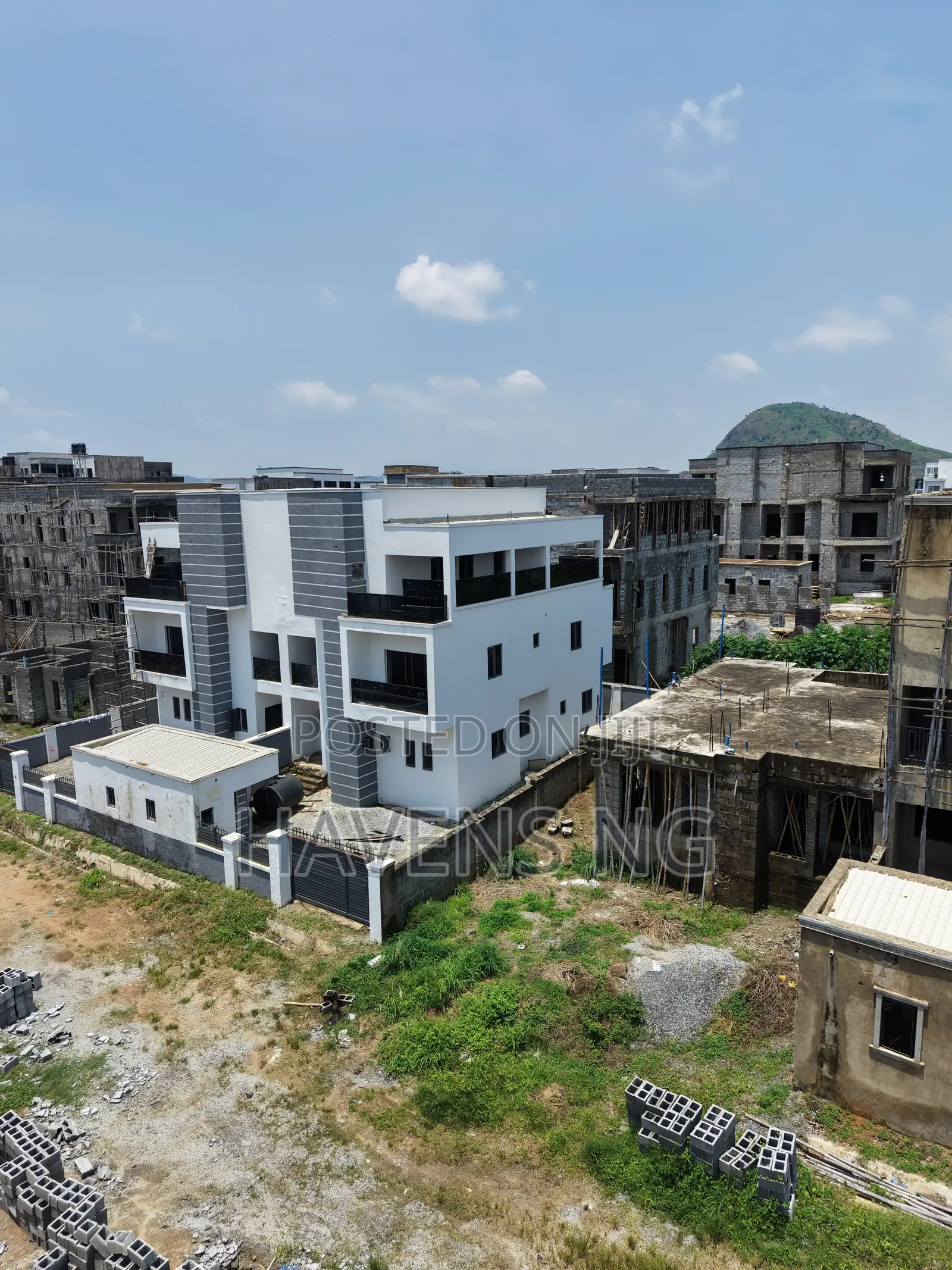 4bdrm Duplex in Life Camp for sale
