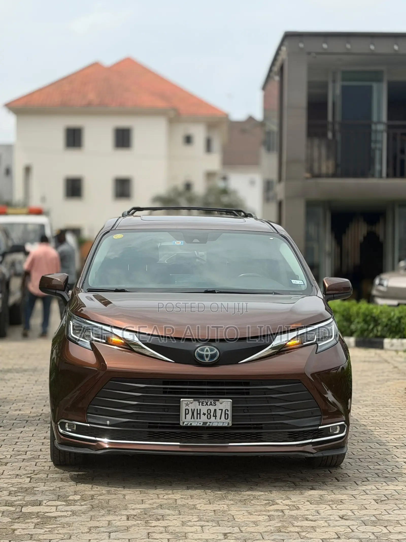 Toyota Sienna XLE 2022 Brown