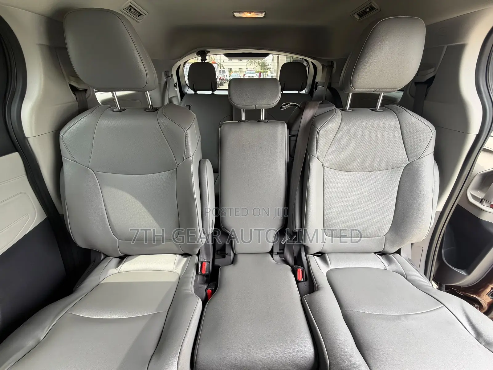 Toyota Sienna XLE 2022 Brown