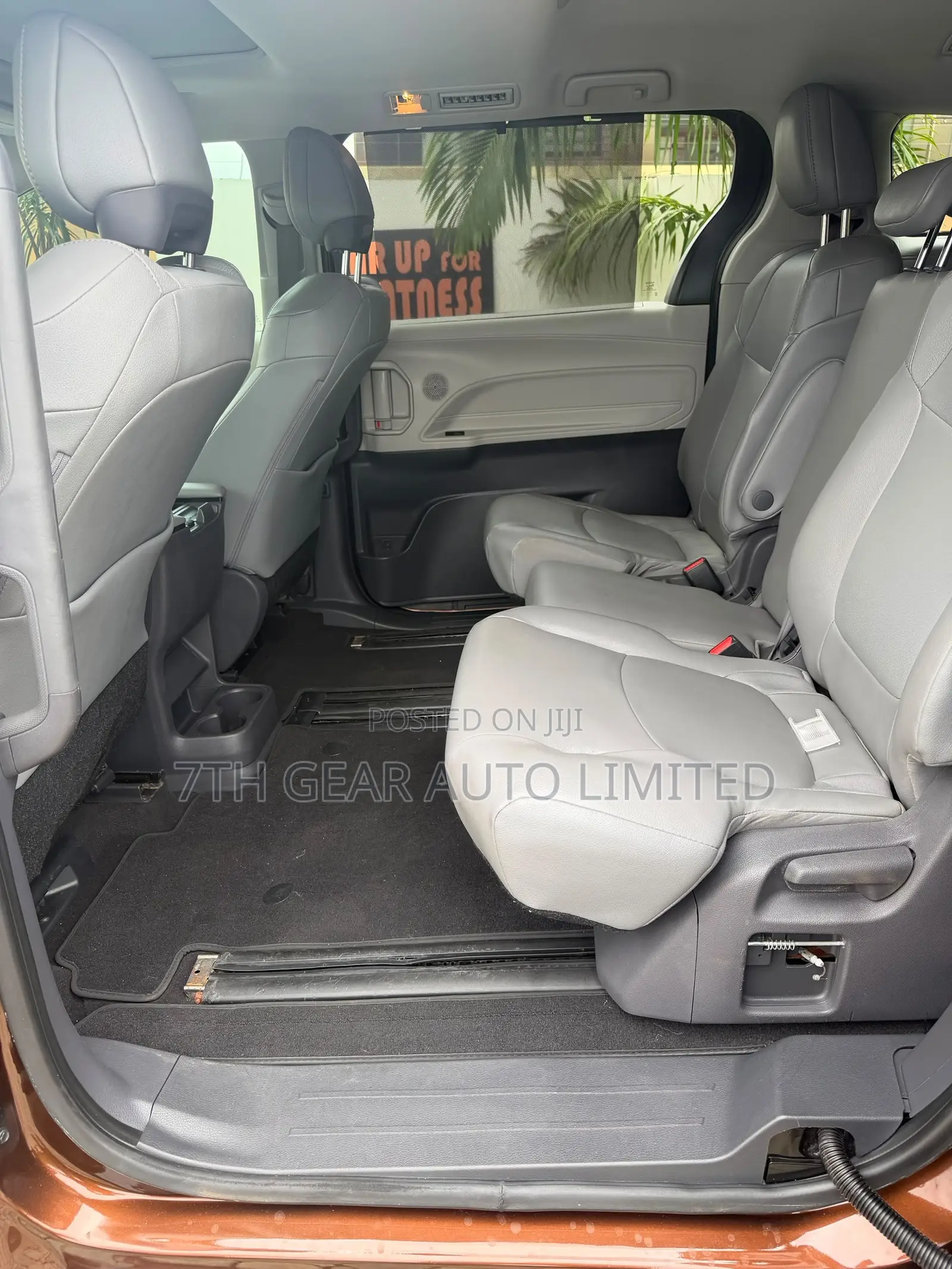 Toyota Sienna XLE 2022 Brown