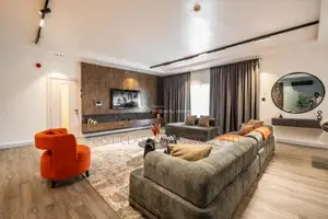 Beautiful 6 Units of 3 Bedroom Apartment (Discounted)