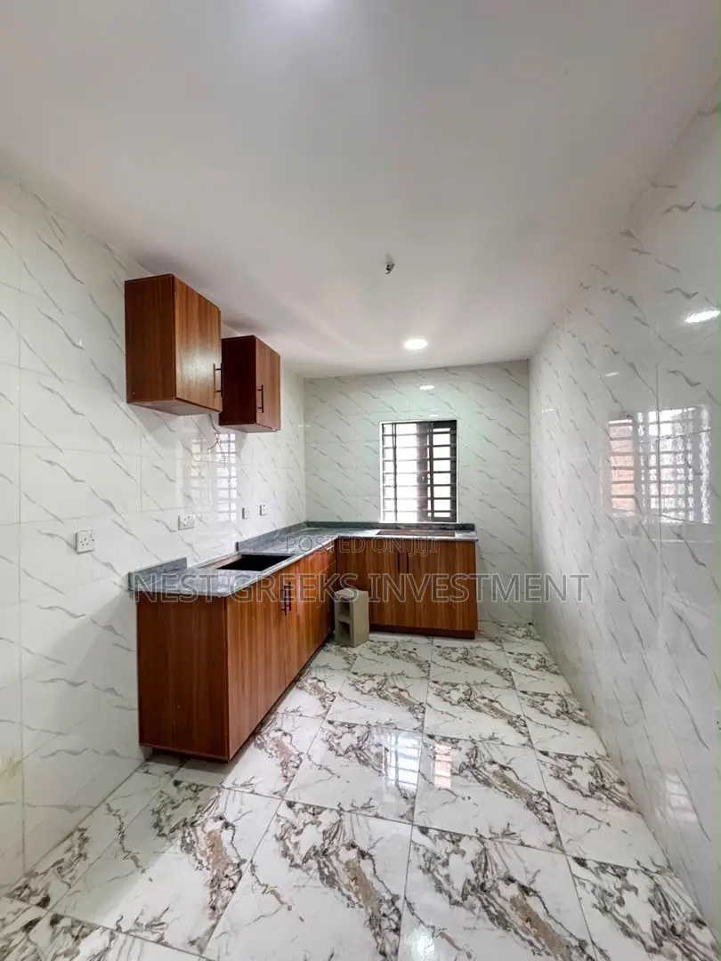 2bdrm Apartment in Surulere for sale
