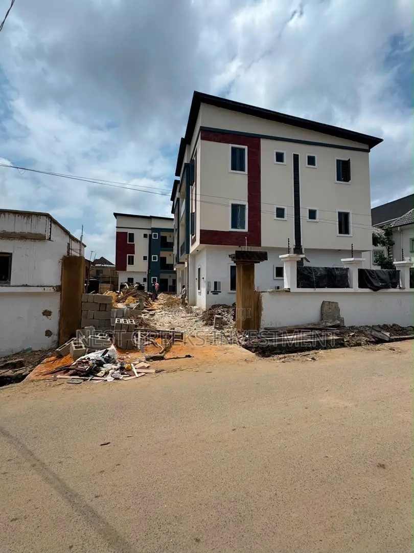 2bdrm Apartment in Surulere for sale