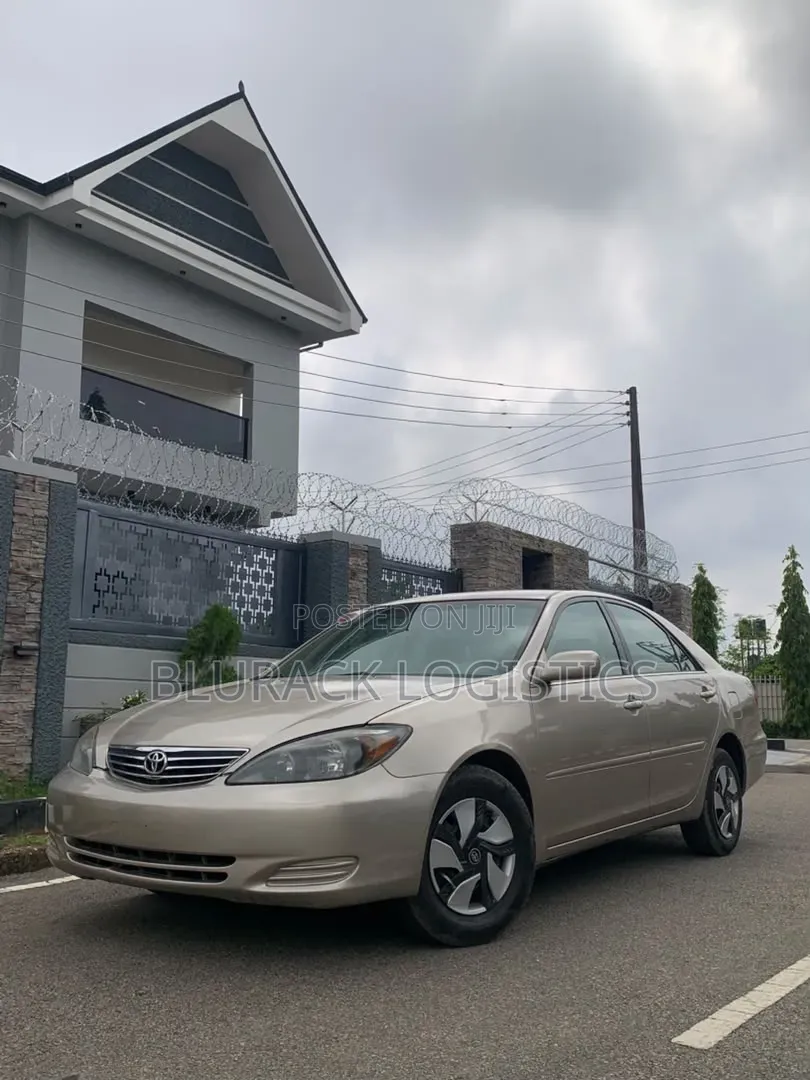 Toyota Camry LE 4dr Sedan (2.4L 4cyl 5A) 2005 Gold