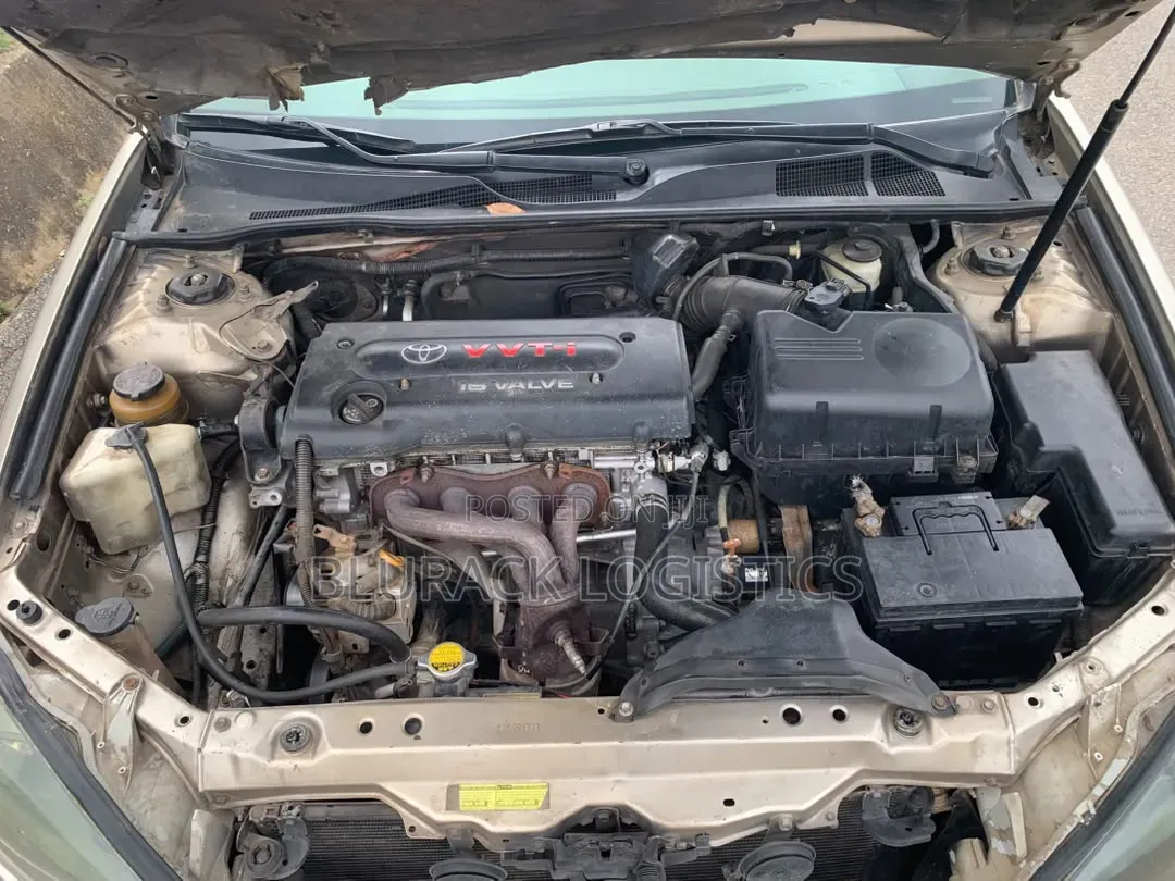 Toyota Camry LE 4dr Sedan (2.4L 4cyl 5A) 2005 Gold