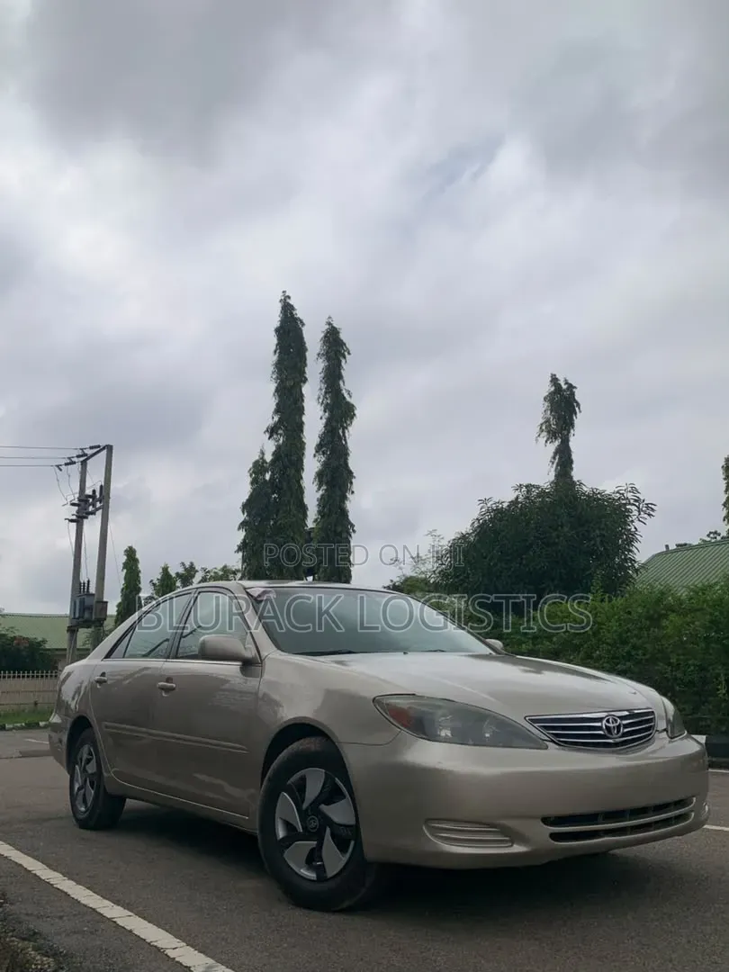 Toyota Camry LE 4dr Sedan (2.4L 4cyl 5A) 2005 Gold