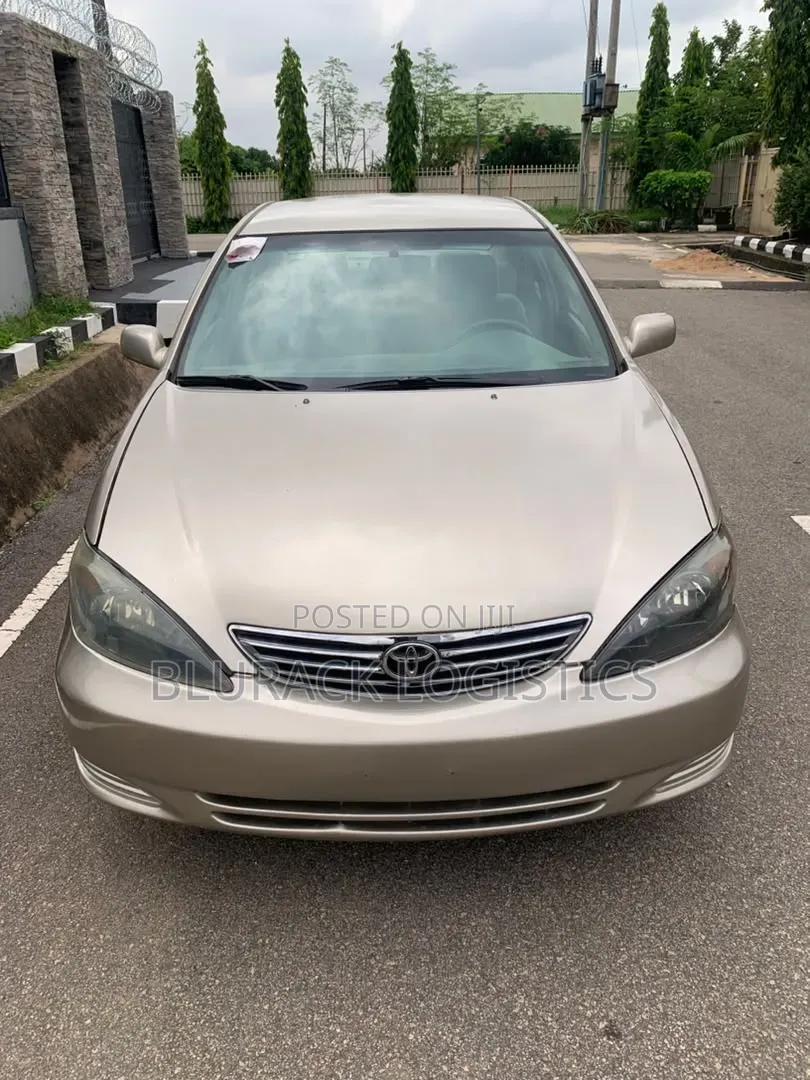 Toyota Camry LE 4dr Sedan (2.4L 4cyl 5A) 2005 Gold