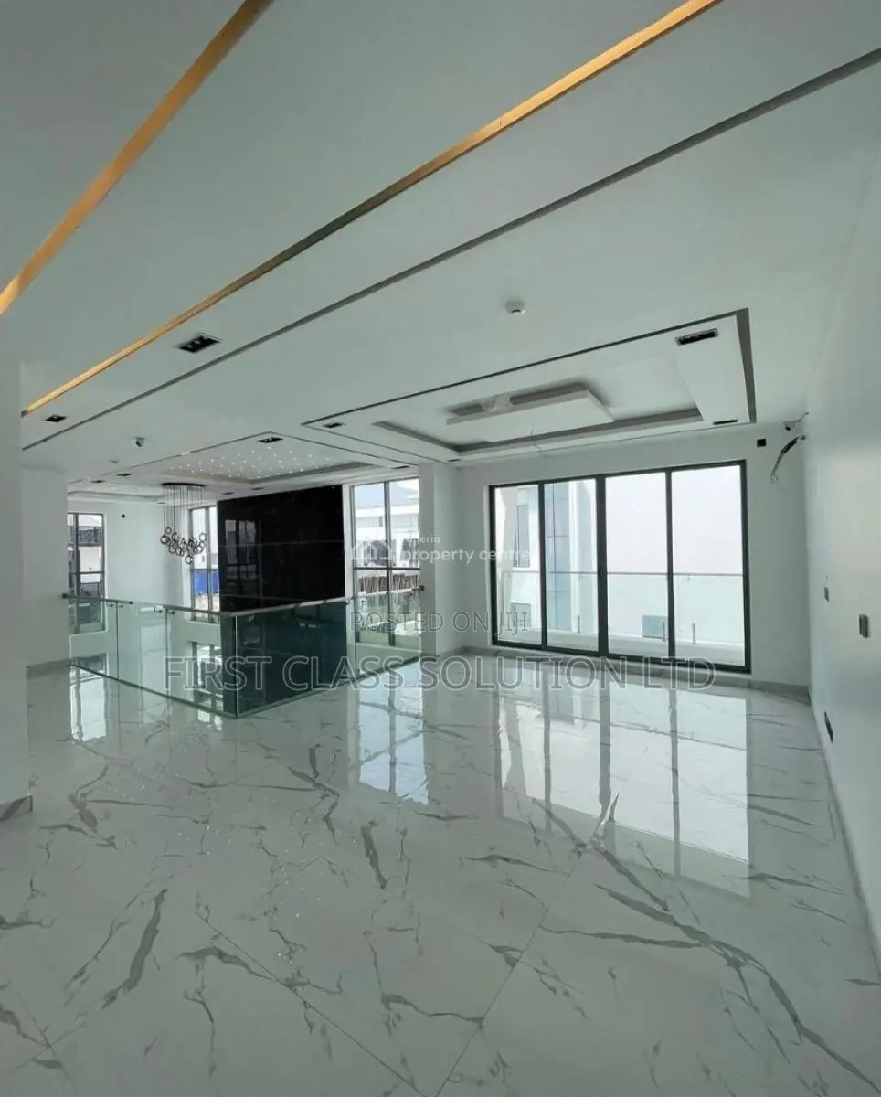 5bdrm Mansion in Osapa london for sale