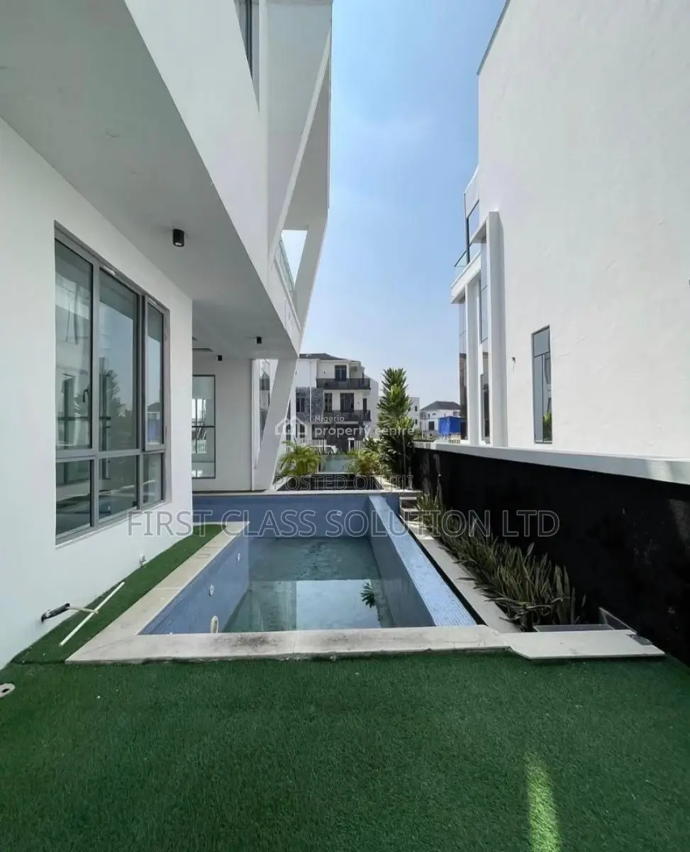 5bdrm Mansion in Osapa london for sale