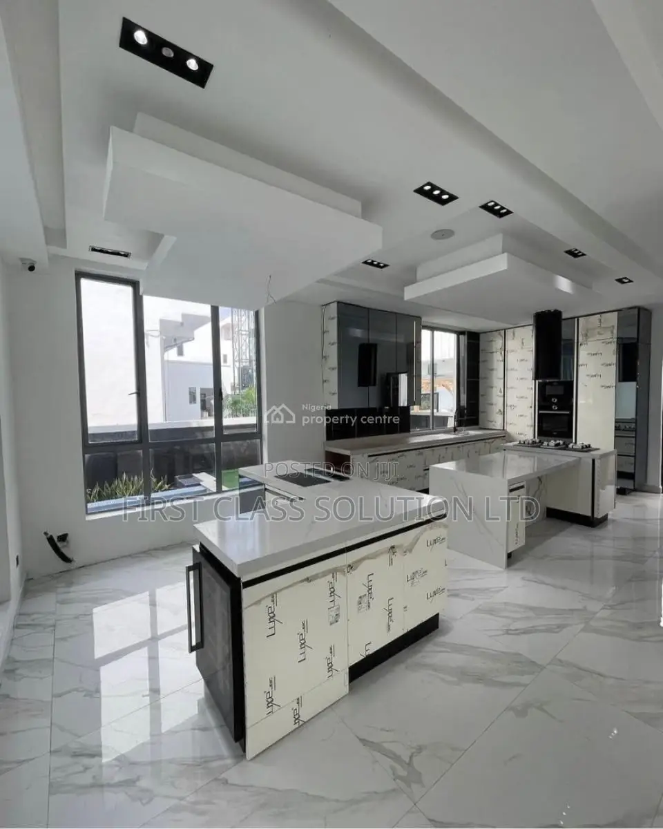 5bdrm Mansion in Osapa london for sale