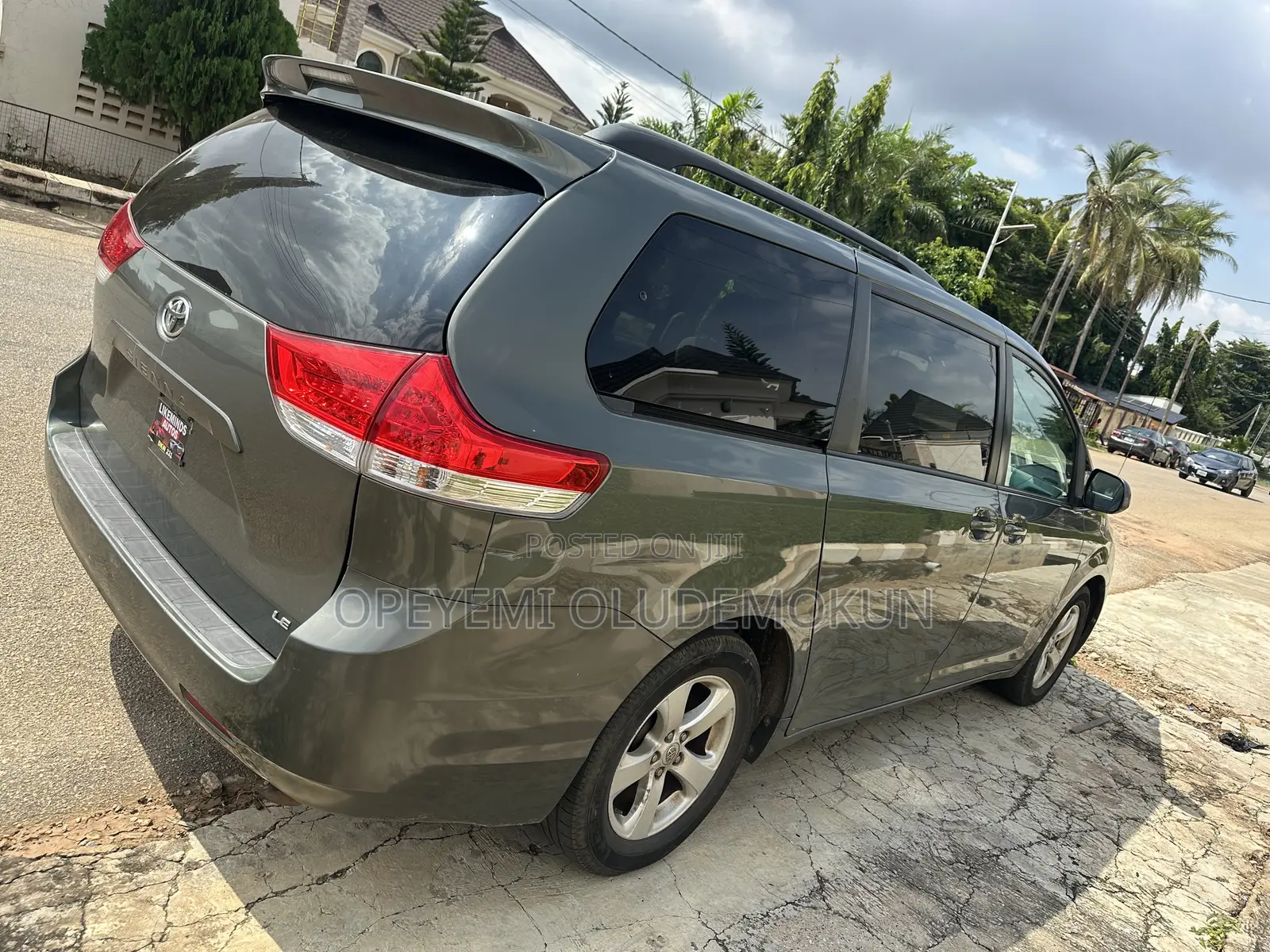 Toyota Sienna LE 8 Passenger 2011 Green