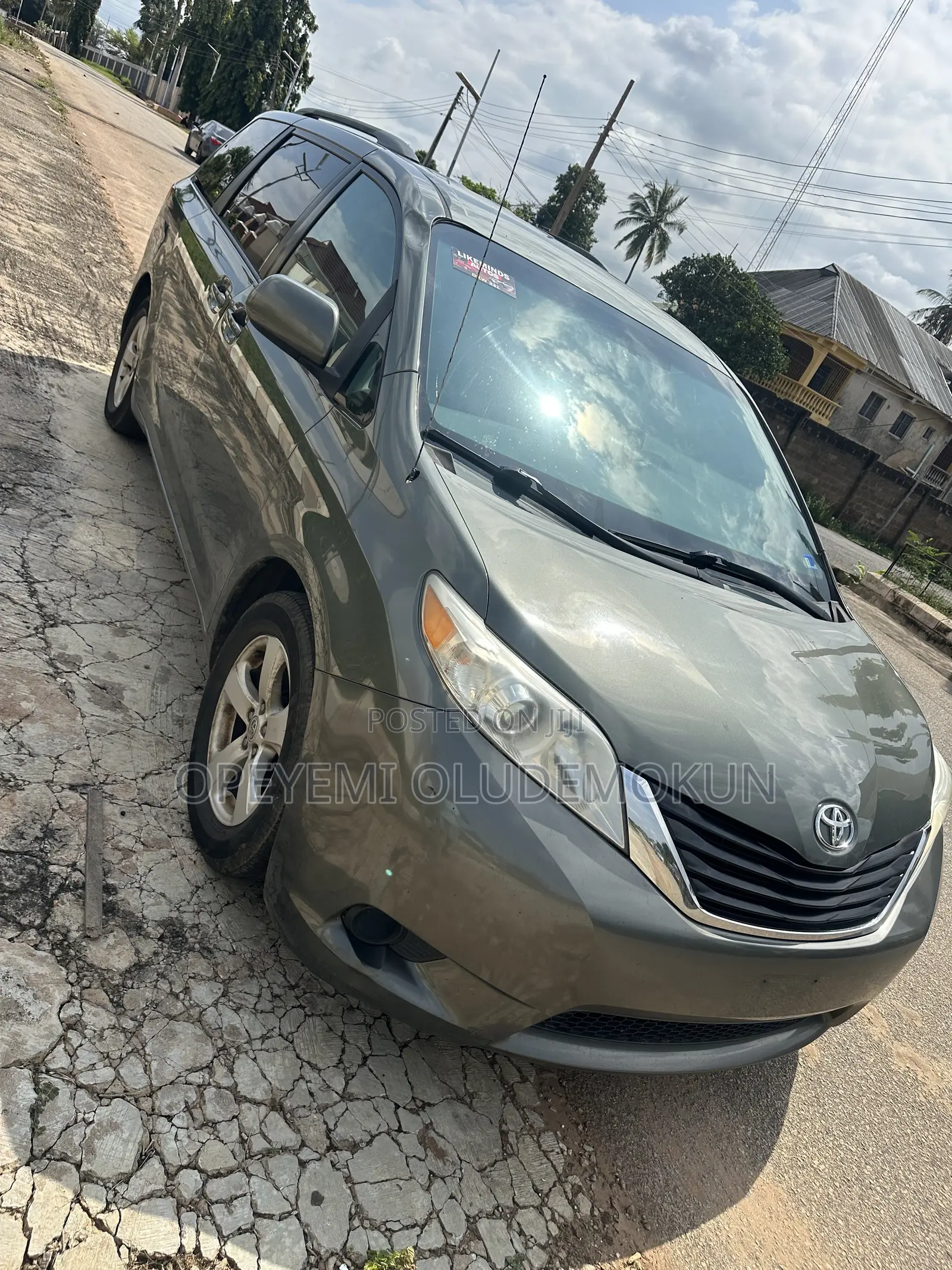 Toyota Sienna LE 8 Passenger 2011 Green