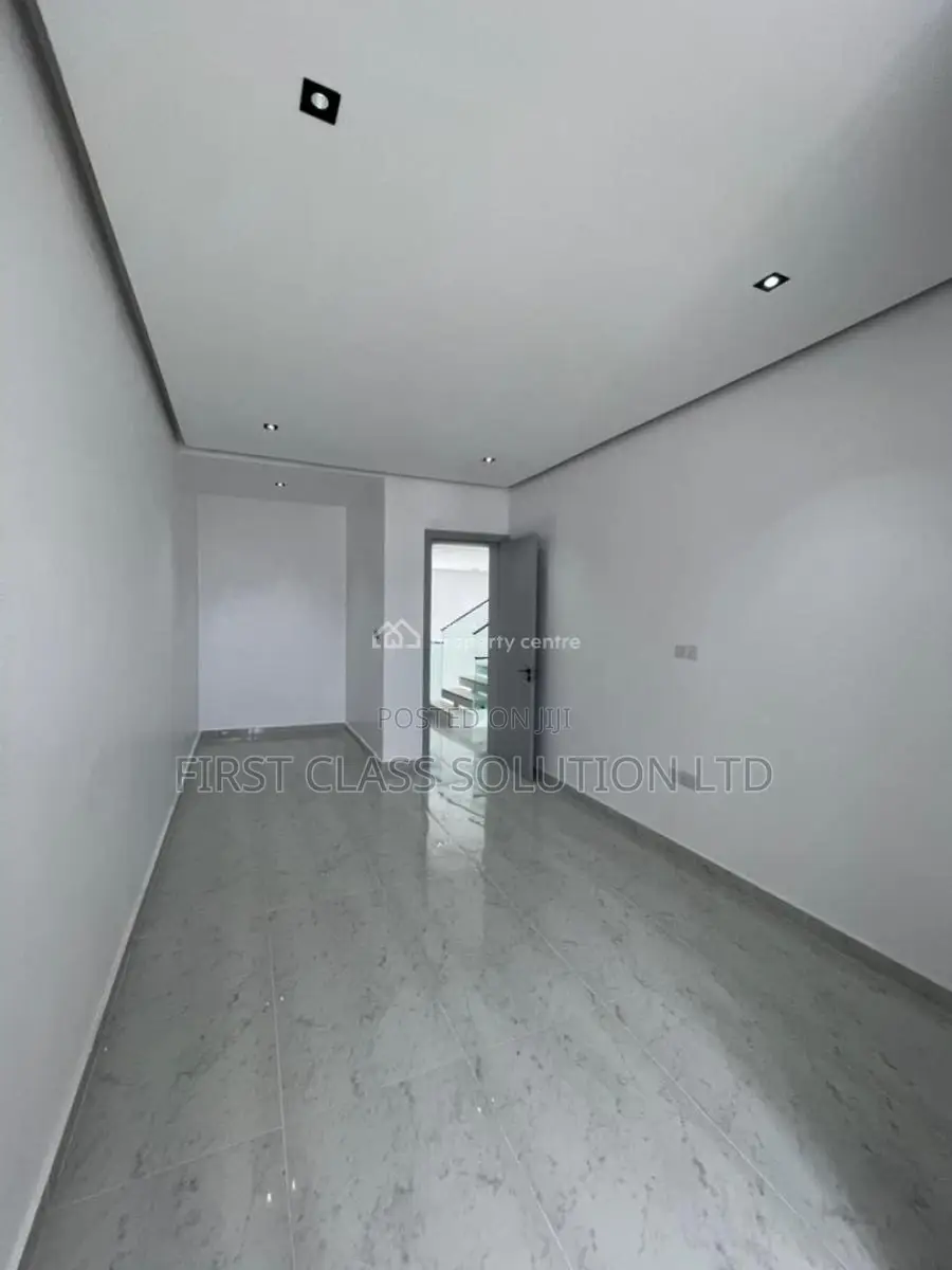 5bdrm Duplex in Ikate for sale