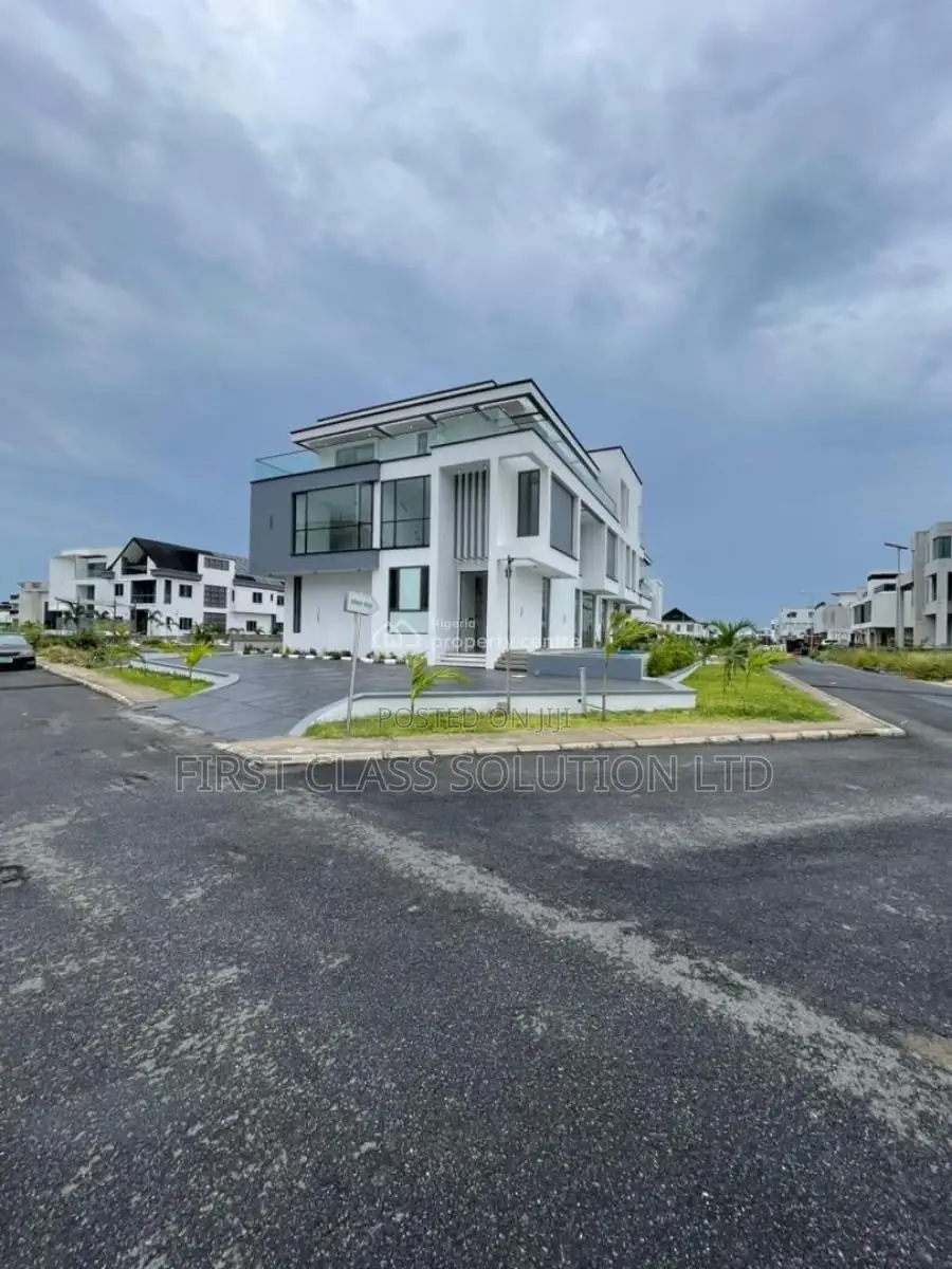 5bdrm Duplex in Ikate for sale