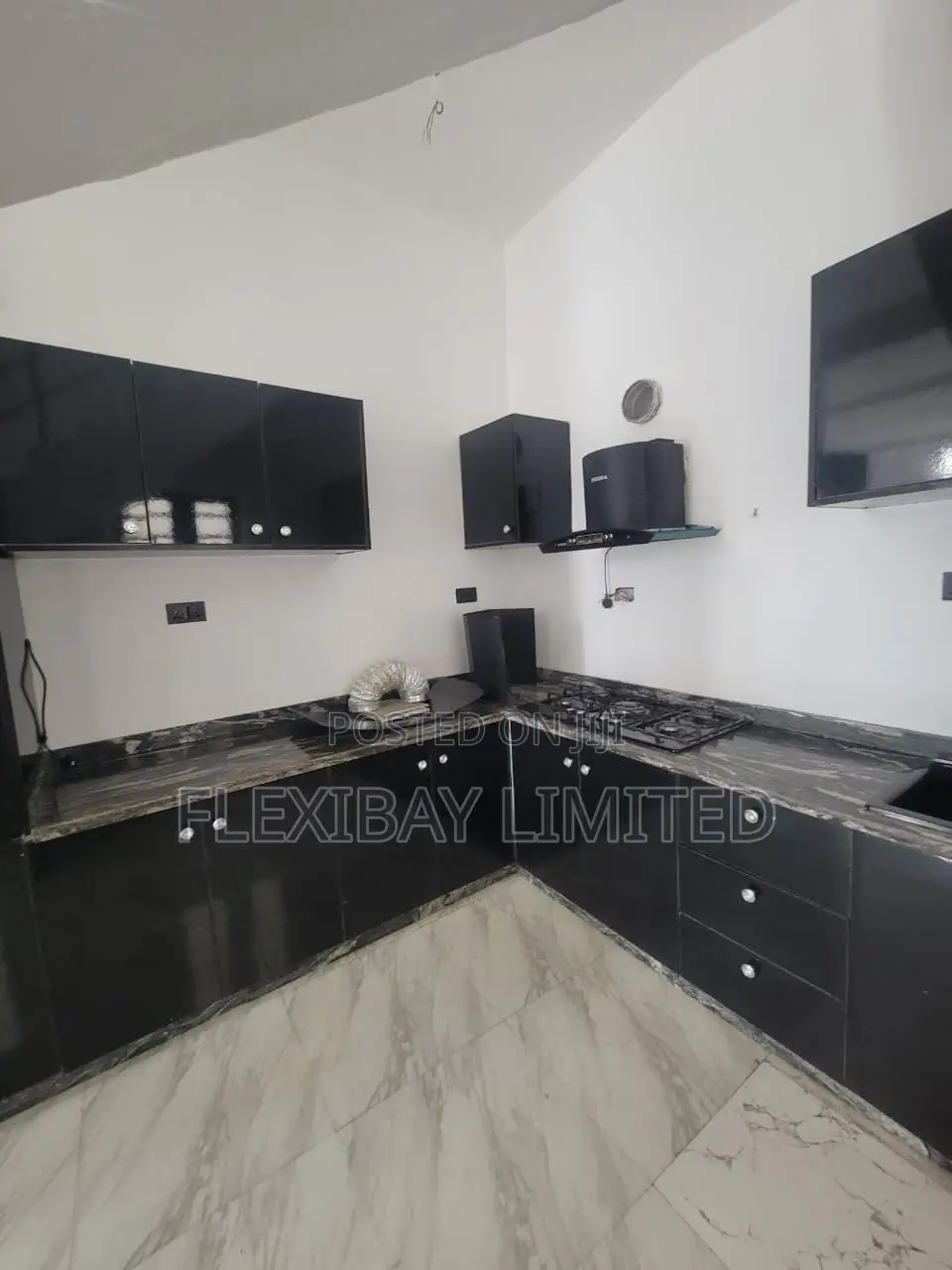 4bdrm Duplex in Chevron for rent