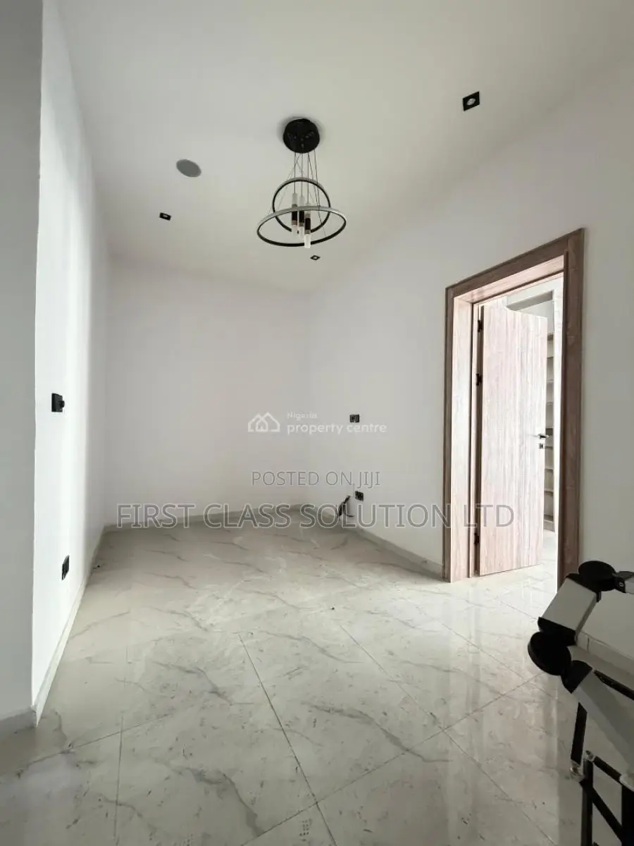 4bdrm Duplex in Ikota for sale