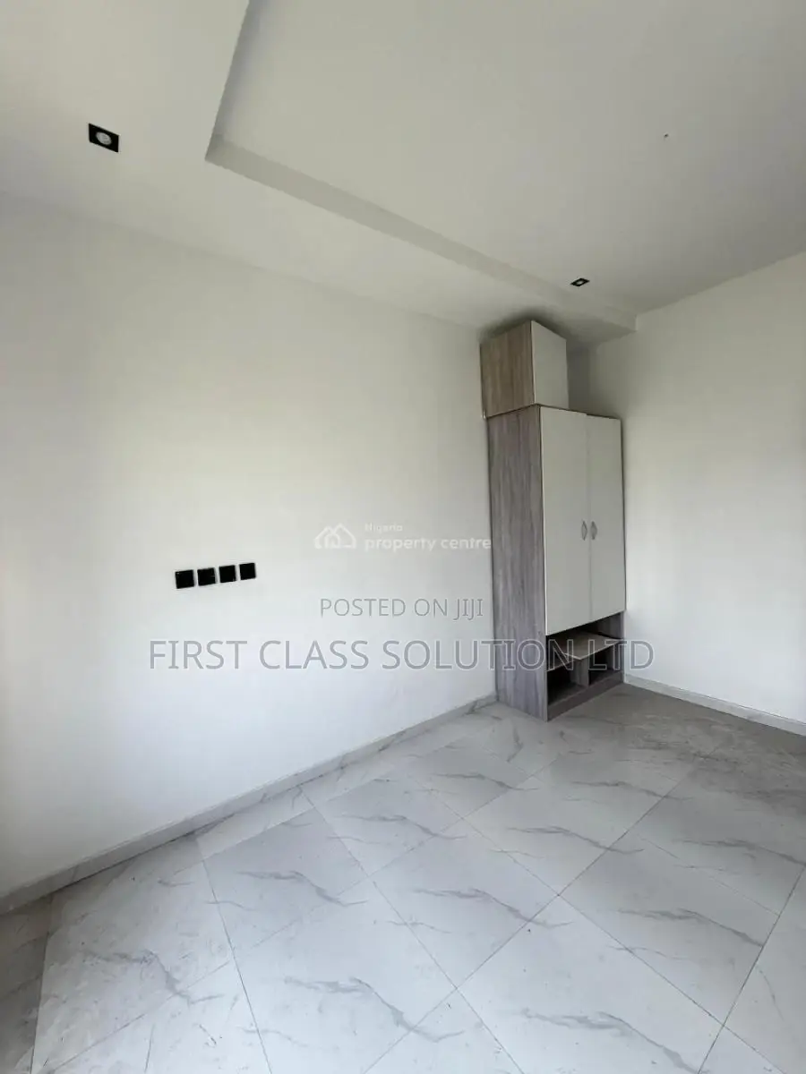 4bdrm Duplex in Ikota for sale