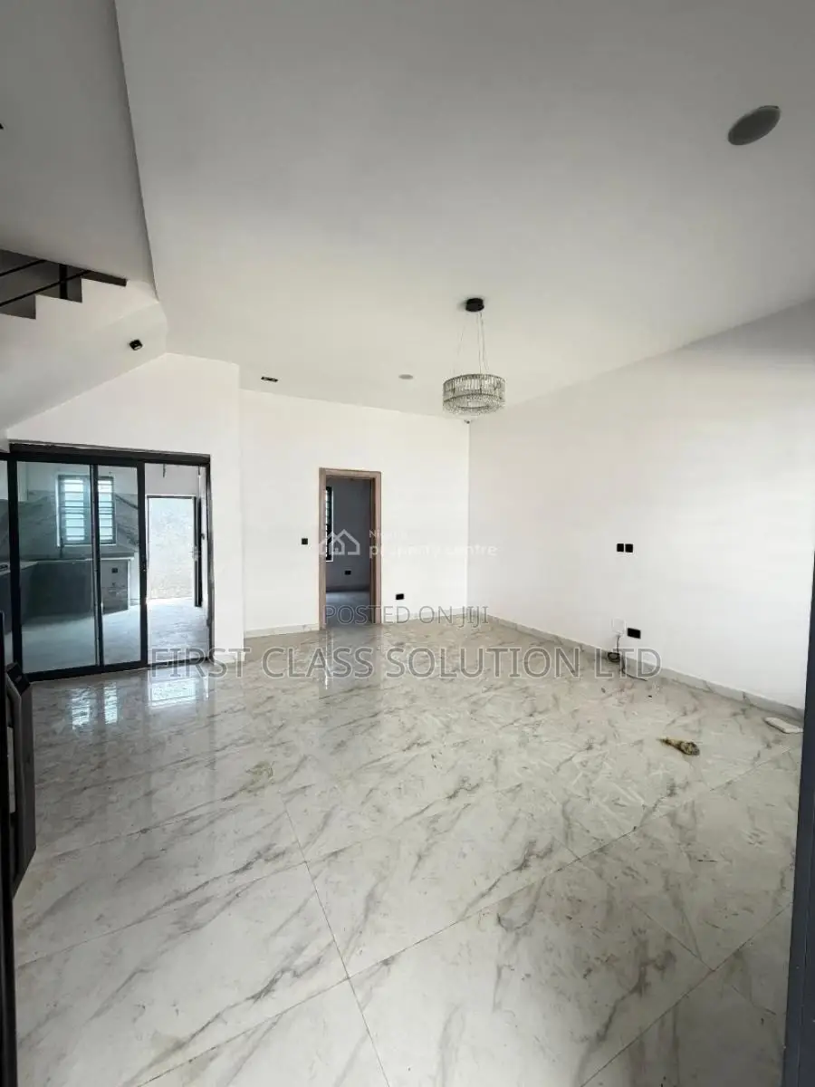 4bdrm Duplex in Ikota for sale