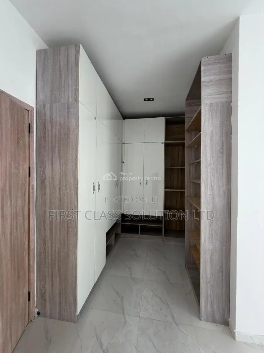 4bdrm Duplex in Ikota for sale