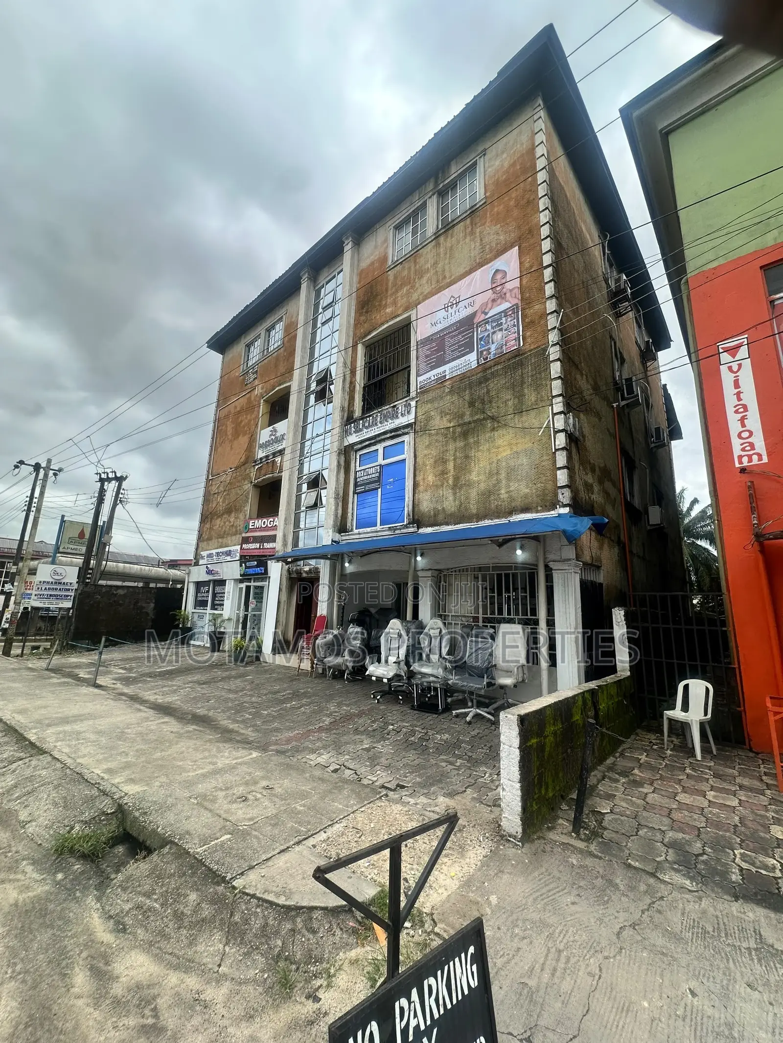 2bdrm Block of Flats in Along The Road, Obio-Akpor for sale
