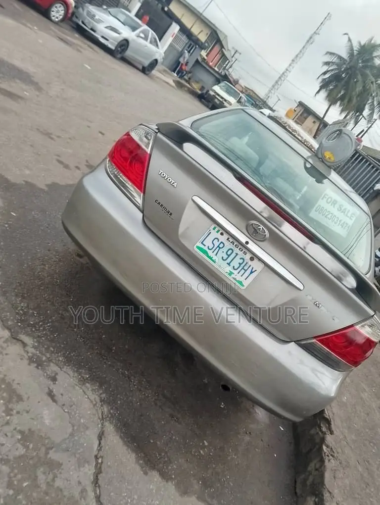 Toyota Camry LE 4dr Sedan (2.4L 4cyl 5A) 2005 Gray
