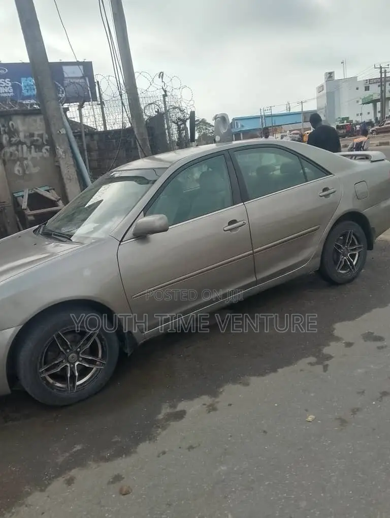 Toyota Camry LE 4dr Sedan (2.4L 4cyl 5A) 2005 Gray