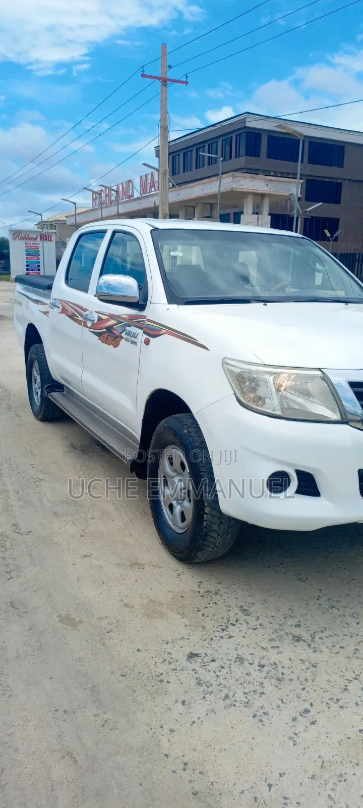 Toyota Hilux 2012 White