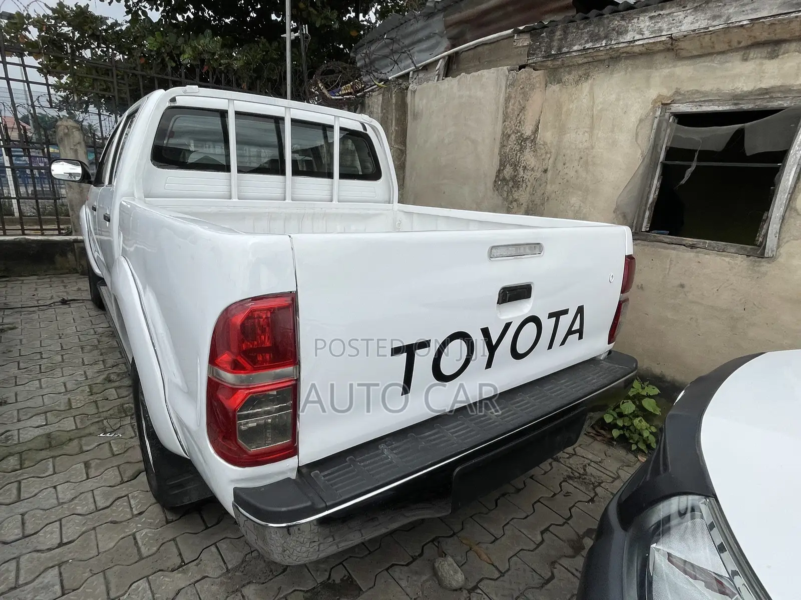 Toyota Hilux 2012 White