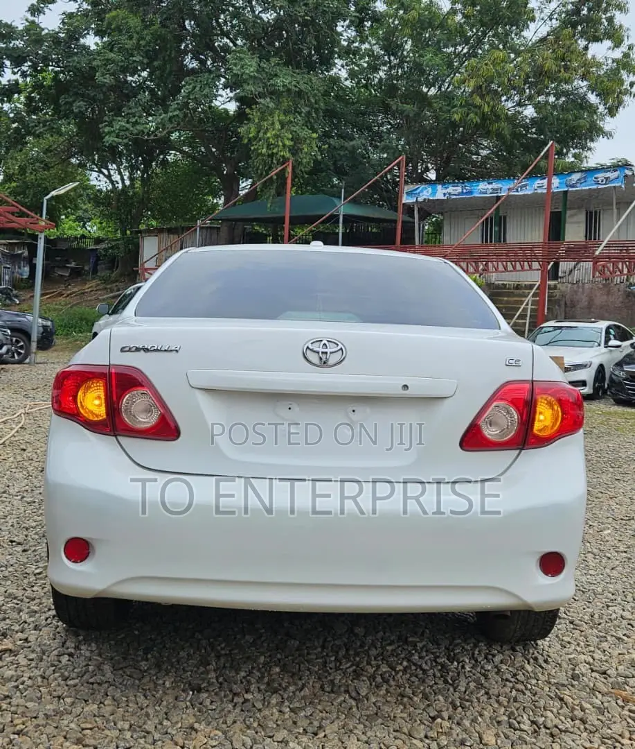 Toyota Corolla 2010 White