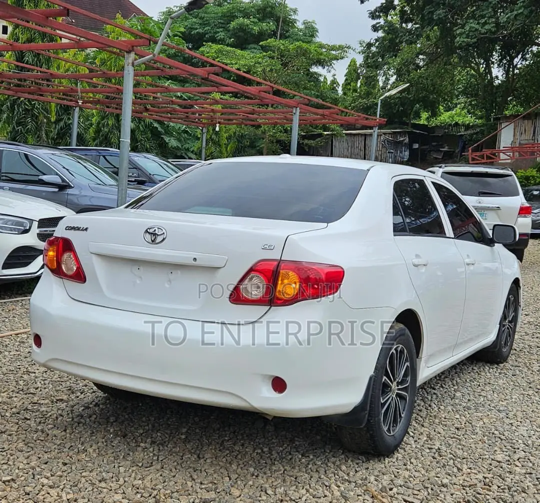 Toyota Corolla 2010 White