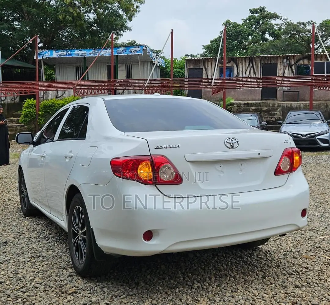 Toyota Corolla 2010 White