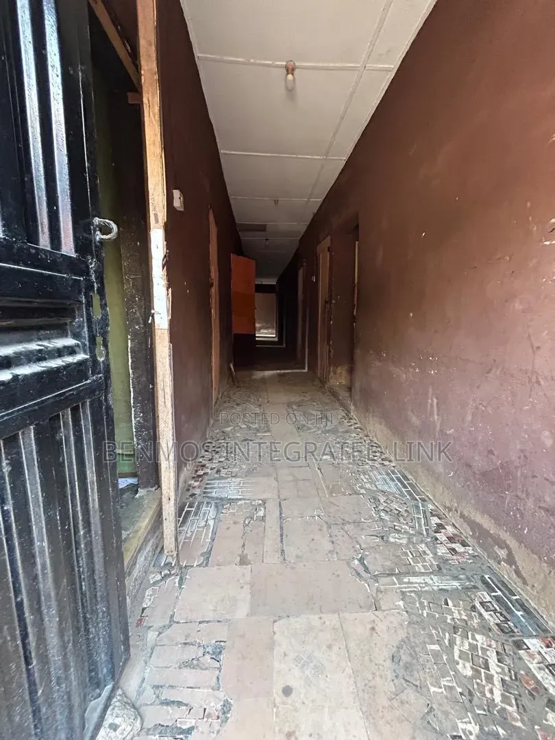 8bdrm Villa in Igbo Olomu, Ikorodu for rent