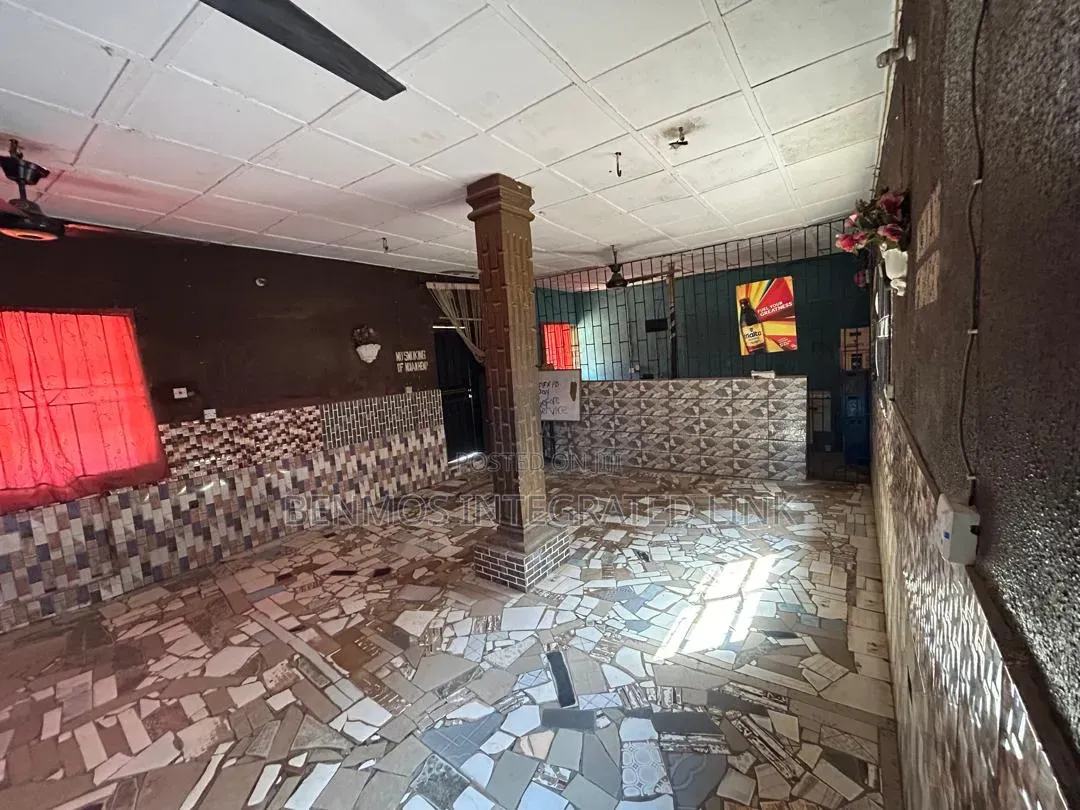8bdrm Villa in Igbo Olomu, Ikorodu for rent